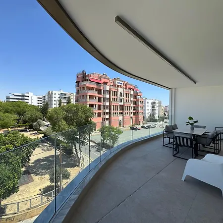 Wealthystays Parkside Apartment